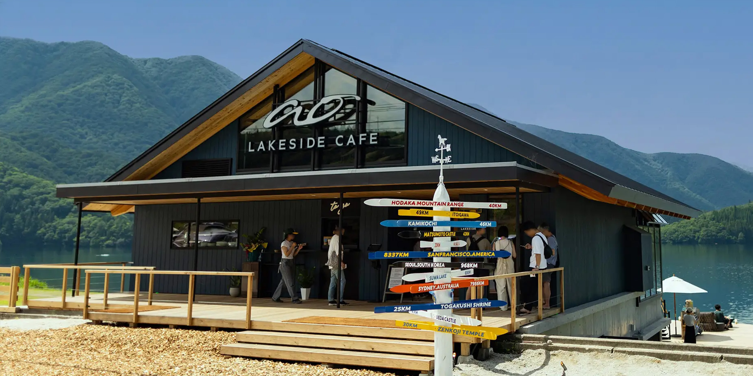 青木湖畔に位置するオールデイ・カフェ「ao LAKESIDE CAFE」