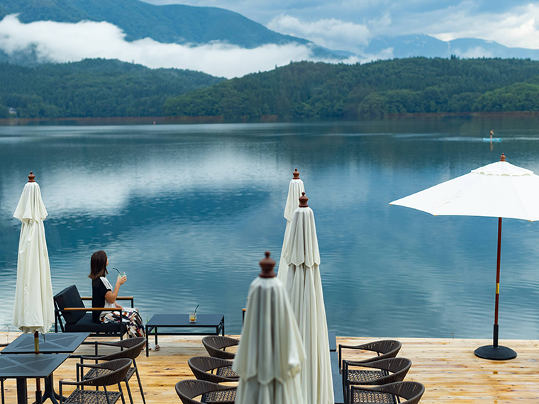 オールデイ・カフェ「ao LAKESIDE CAFE」の全景